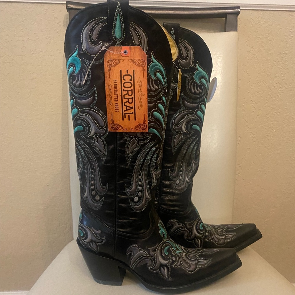 Corral Handcrafted Black/ Turquoise Snipped Toe Cowboy Boots, Size 6.5 M